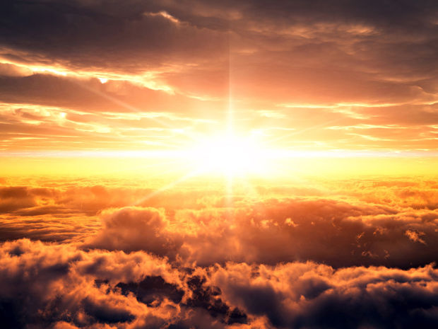 Beautiful-sunshine-above-the-fluffy-clouds