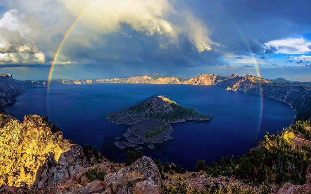 Crater-Lake-(Oregon)-small